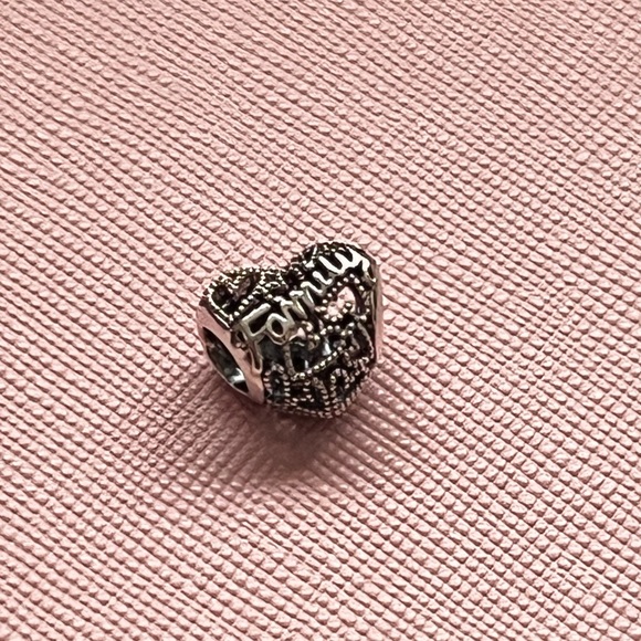 Pandora Family Heart Charm - Picture 16 of 16